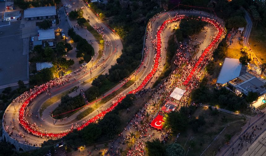 Antalya'da 19 Mayıs 'fener alayı'nda binlerce kişilik coşku / Ek fotoğraflar