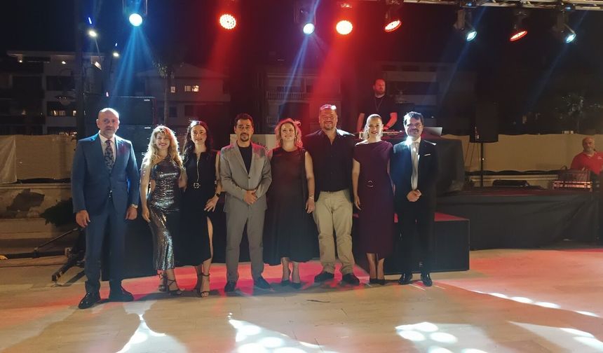İstiklal Makzume Anadolu Lisesi'nde 'Mezunlar Gecesi'
