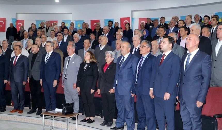 İYİ Partili Taş, Burdur'da partililerle bir araya geldi