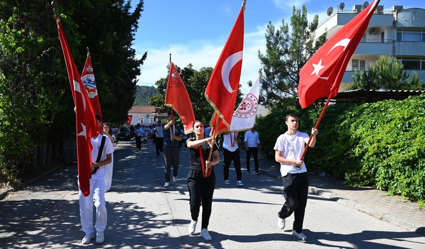 Kemer'de Gençlik ve Spor Bayramı kutlandı