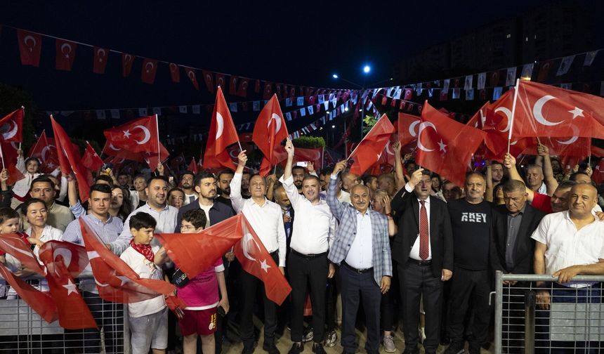 Mezitli sokakları kırmızı beyaza büründü
