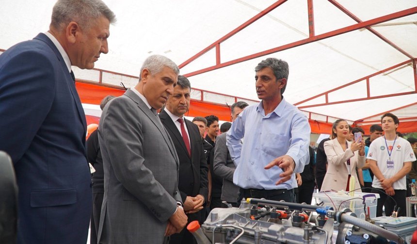 Osmaniye'de TÜBİTAK 4006 Bilim Fuarı açıldı