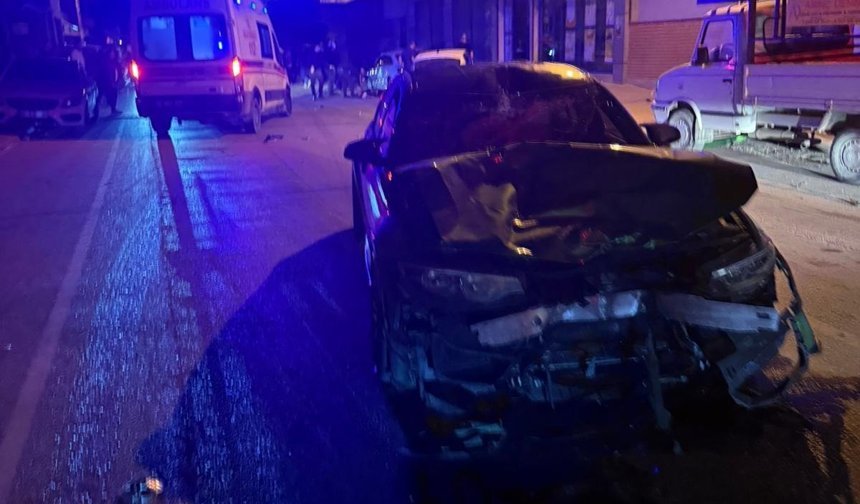 Otomobille çarpışan motosikletin sürücüsü öldü