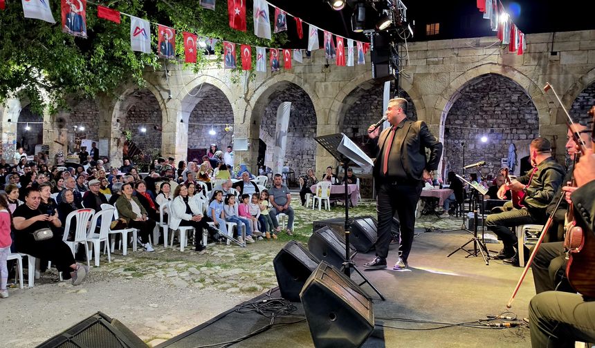 Tarihi Taşhan'da Anneler Günü konseri