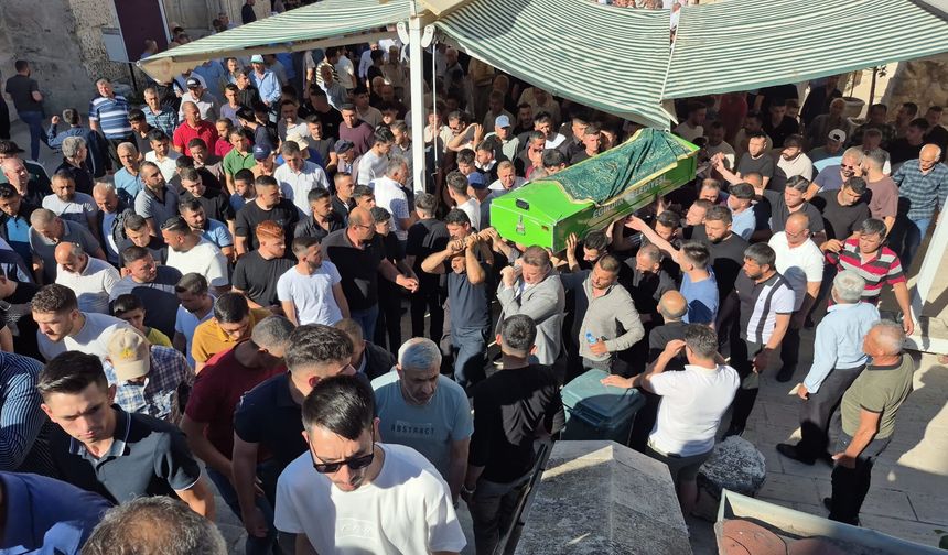 Araçta ölü bulunan Cansu ve Ufuk'tan biyolojik numune alındı, cenazeleri toprağa verildi