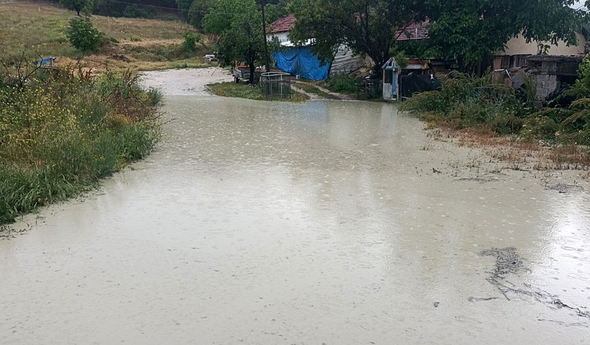 Burdur'da yağmur hayatı olumsuz etkiledi