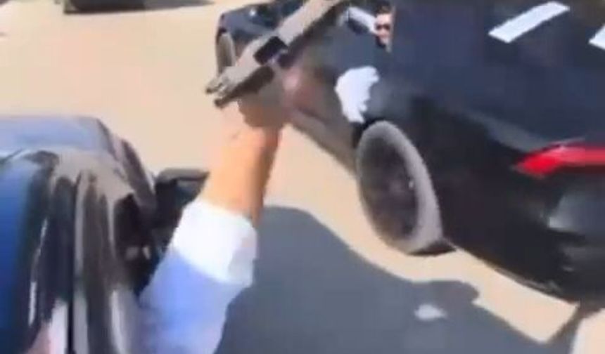 Düğün konvoyunda tabancayla havaya ateş açtı; o anlar kamerada