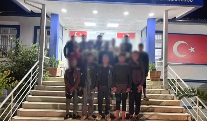 Hatay'da 24 kaçak göçmen yakalandı, 2 organizatör tutuklandı