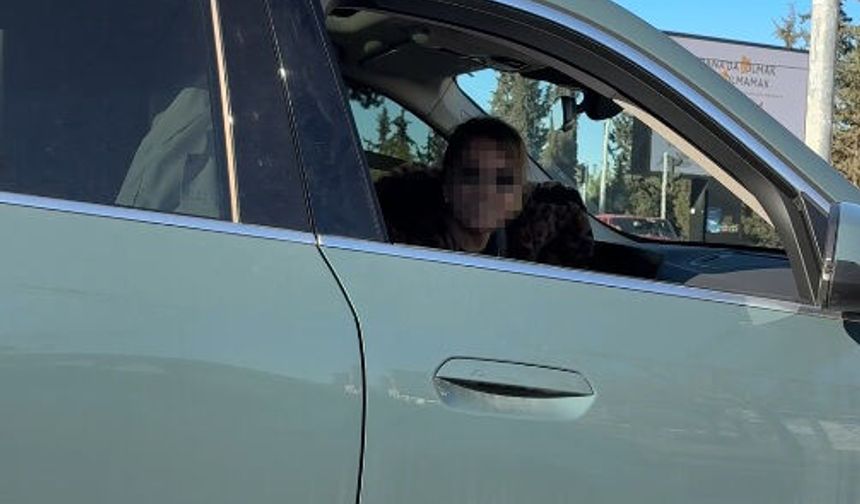 İki sürücünün trafikteki tartışması kamerada