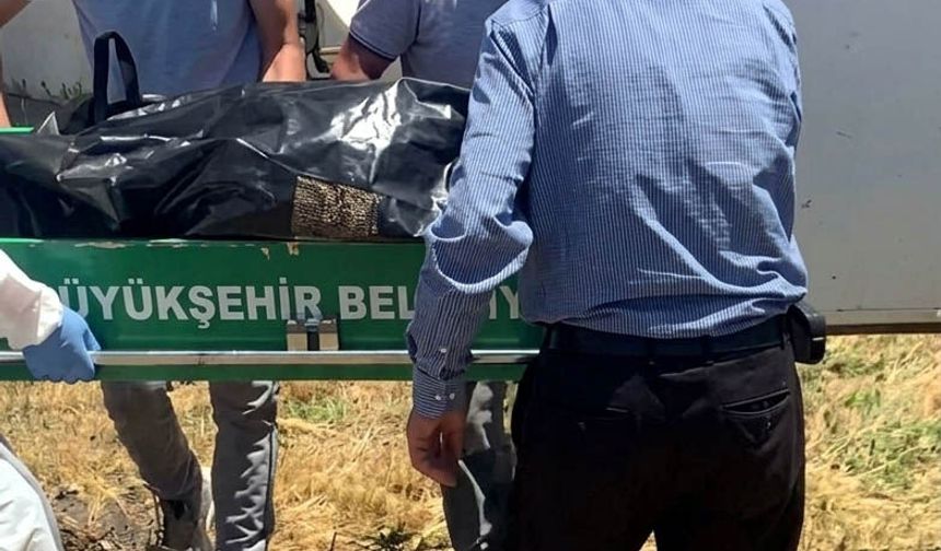 Kokudan rahatsız olan komşuların ihbarıyla cansız bedeni bulundu