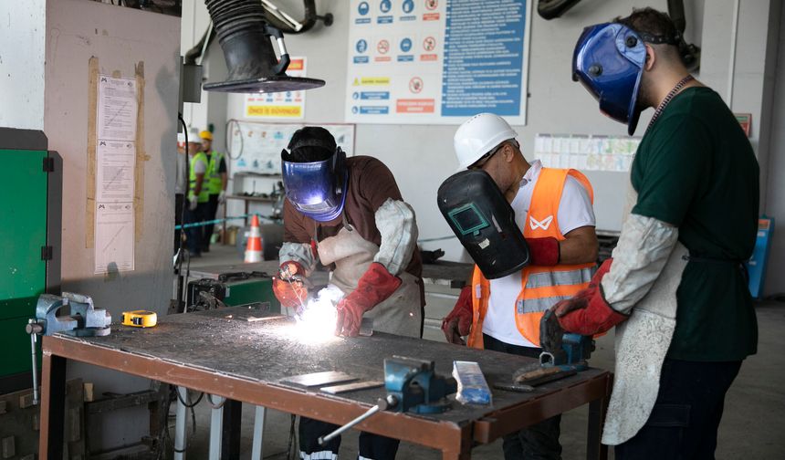 Mersin'de gençler kariyer yolculuklarına başlıyor