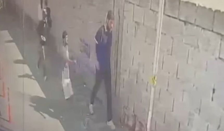 Mersin'de spreyle 250 bin dolarlık gasp kamerada
