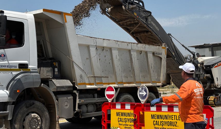 Mersin'de yol yenileme ve bakım çalışmaları sürüyor