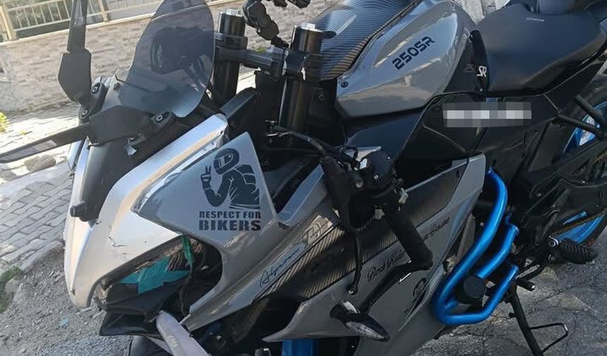 Motosikletle otomobilin çarpıştığı kaza kamerada