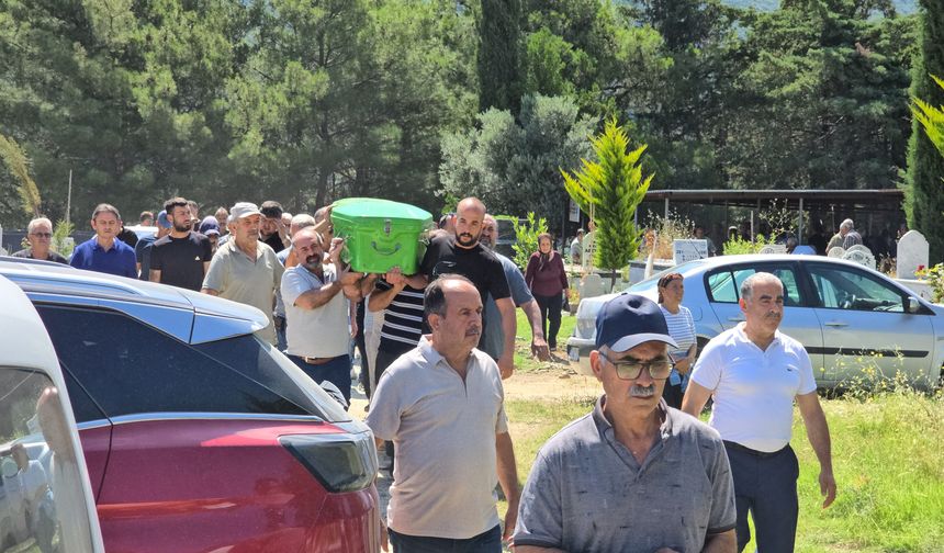 Nişanlısının öldürdüğü Lamiya ile babası toprağa verildi