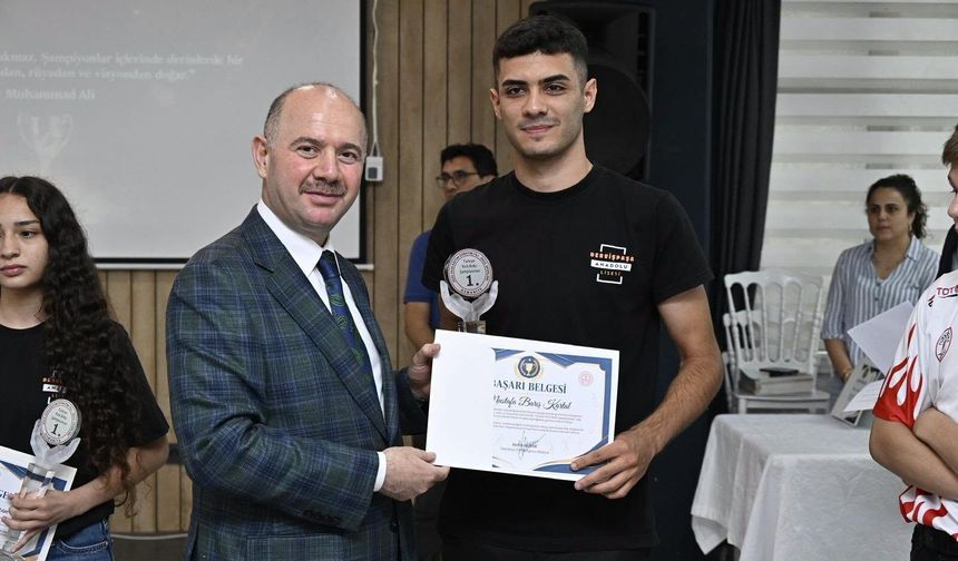 Osmaniye'de başarılı sporcular ödüllendirildi