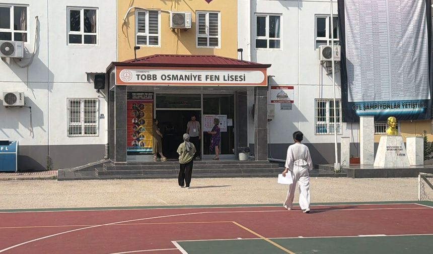 Osmaniye'de YKS'nin ilk oturumu başladı, bazı adaylar son anda yetişti