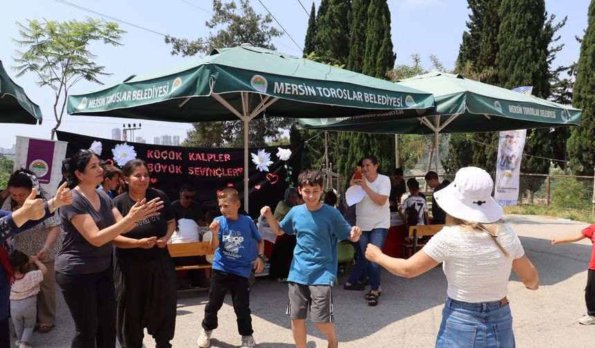 Toroslar'da çocuklara karne şenliği