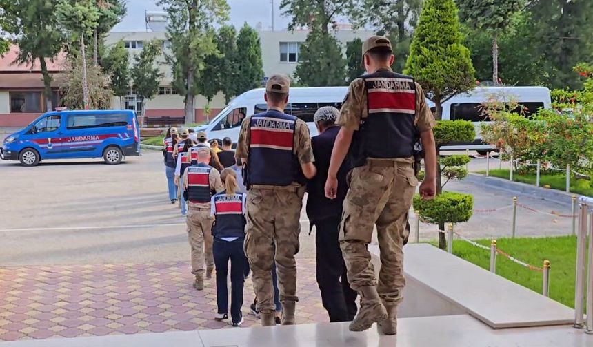 Usulsüz sağlık raporu düzenleyerek kamuyu 200 milyon TL zarara uğratmışlar; 4 tutuklama