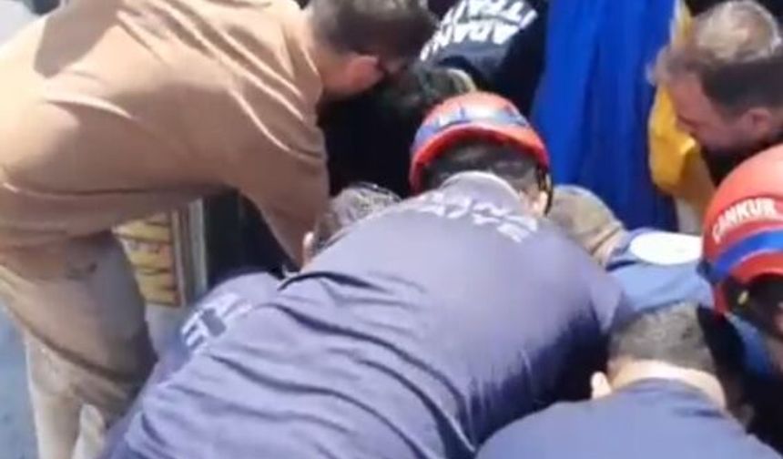 Devrilen TIR'ın şoförü yaralandı
