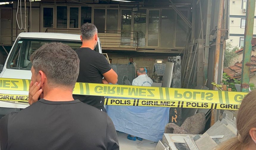 Mermer tezgahının altında kalan 2 çocuk annesi yaşamını yitirdi