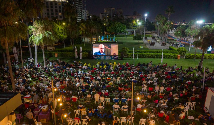 Mersin'de palmiyelerin altında sinema keyfi başladı