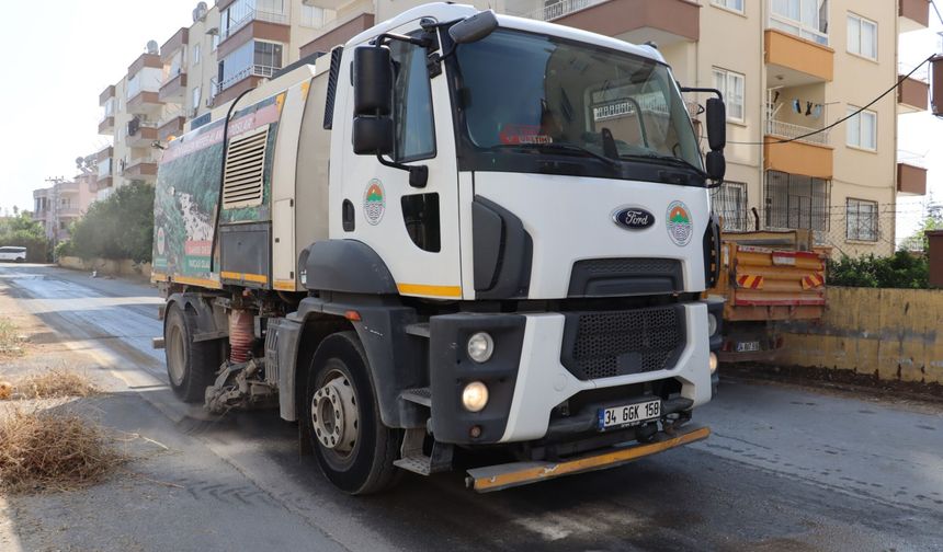 Toroslar'da sokaklar ve ortak yaşam alanları titizlikle temizleniyor