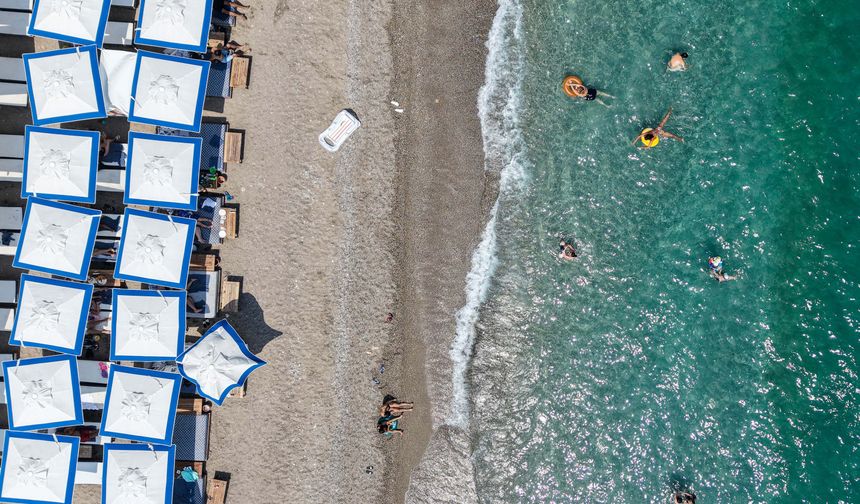 Antalya'da sıcak ve nem bunalttı