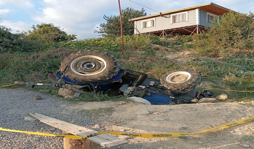 Devrilen traktörün altında kalan muhtar, hastanede öldü