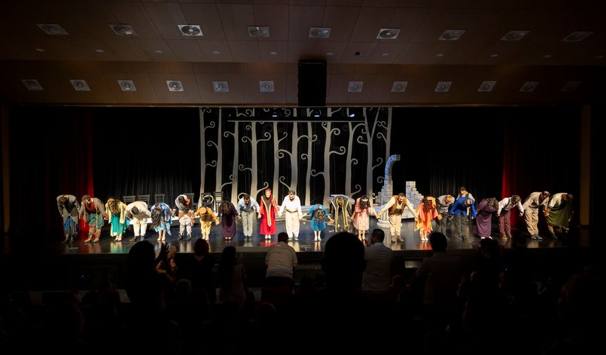 Mersin Şehir Tiyatrosu'nda 'Ensemble Ödülü' gururu