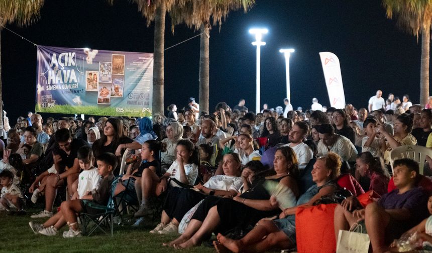 Mersin'de 'açık hava sinema günleri' devam ediyor