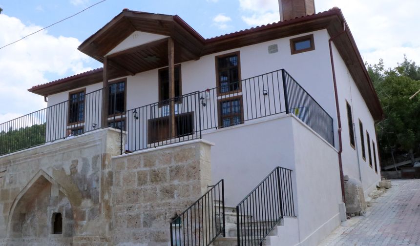 Restorasyonu tamamlanan cami ibadete açıldı