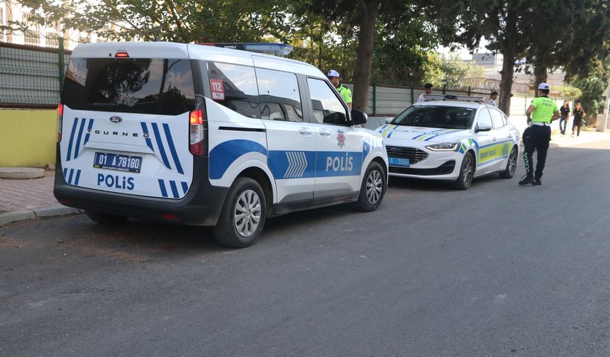 Adana'da okul önlerinde denetim gerçekleştirildi