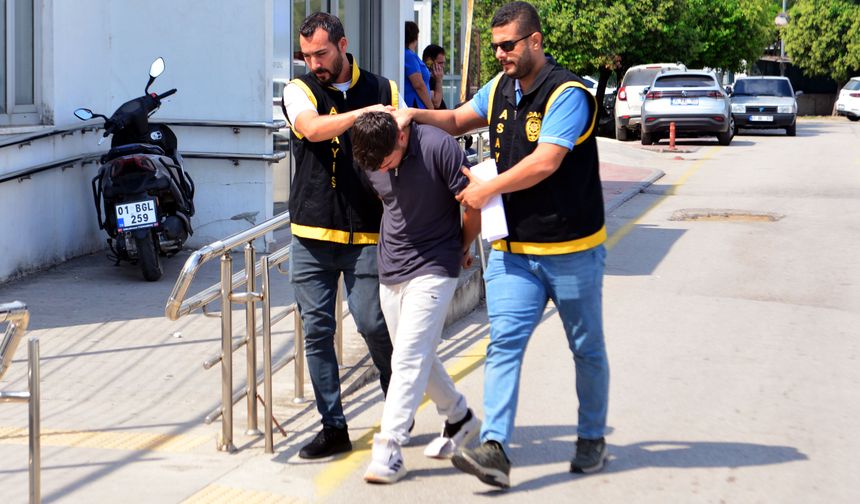 Birlikte içki içtiği çocukluk arkadaşını bıçaklayarak öldürdü