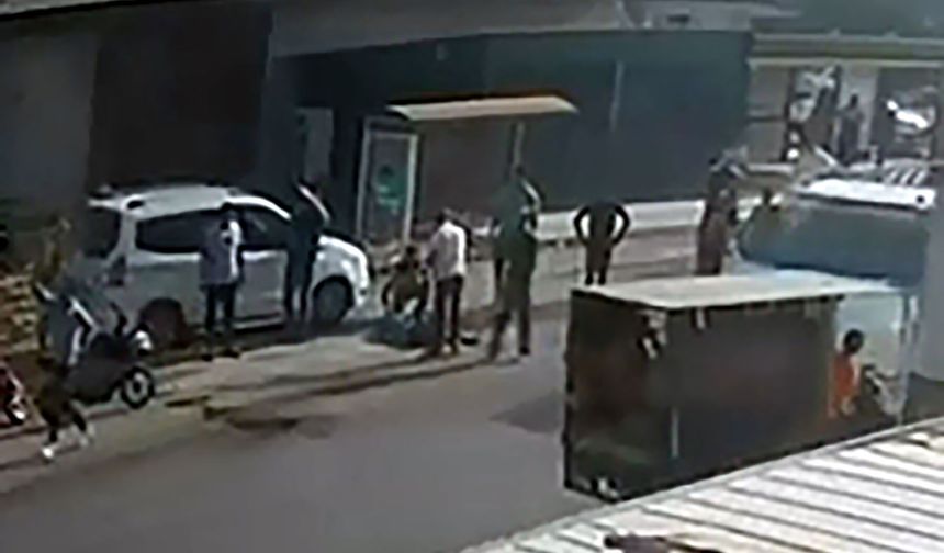 Yoldan geçerken minibüsün çarptığı çocuk yaralandı; sürücü gözaltında