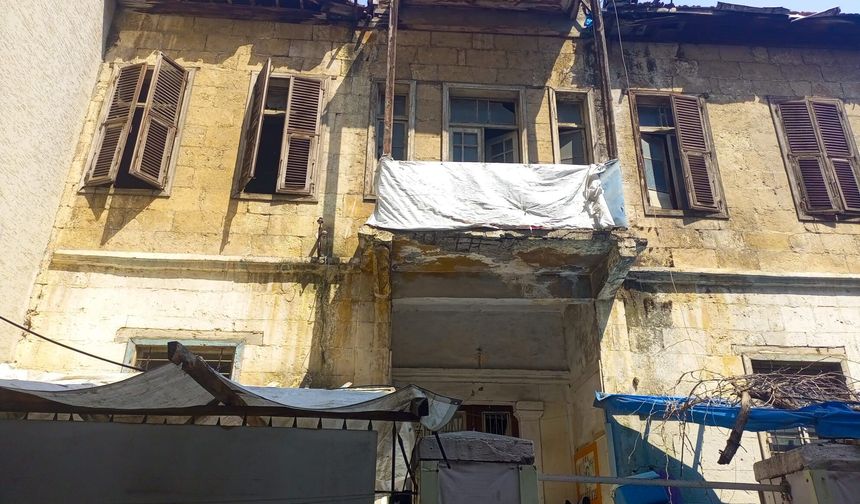 Mersin’in tarihi yapıları kaderine mi terk edildi? Akdeniz’de dikkat çeken görüntü