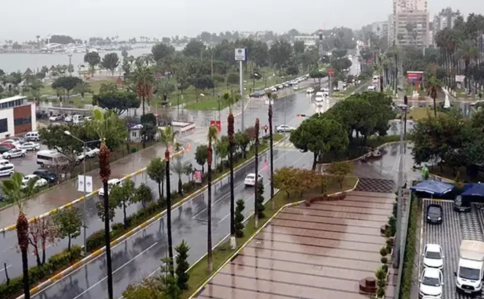 Akdeniz Kıyılarında Kuvvetli Sağanak Yağış Uyarısı