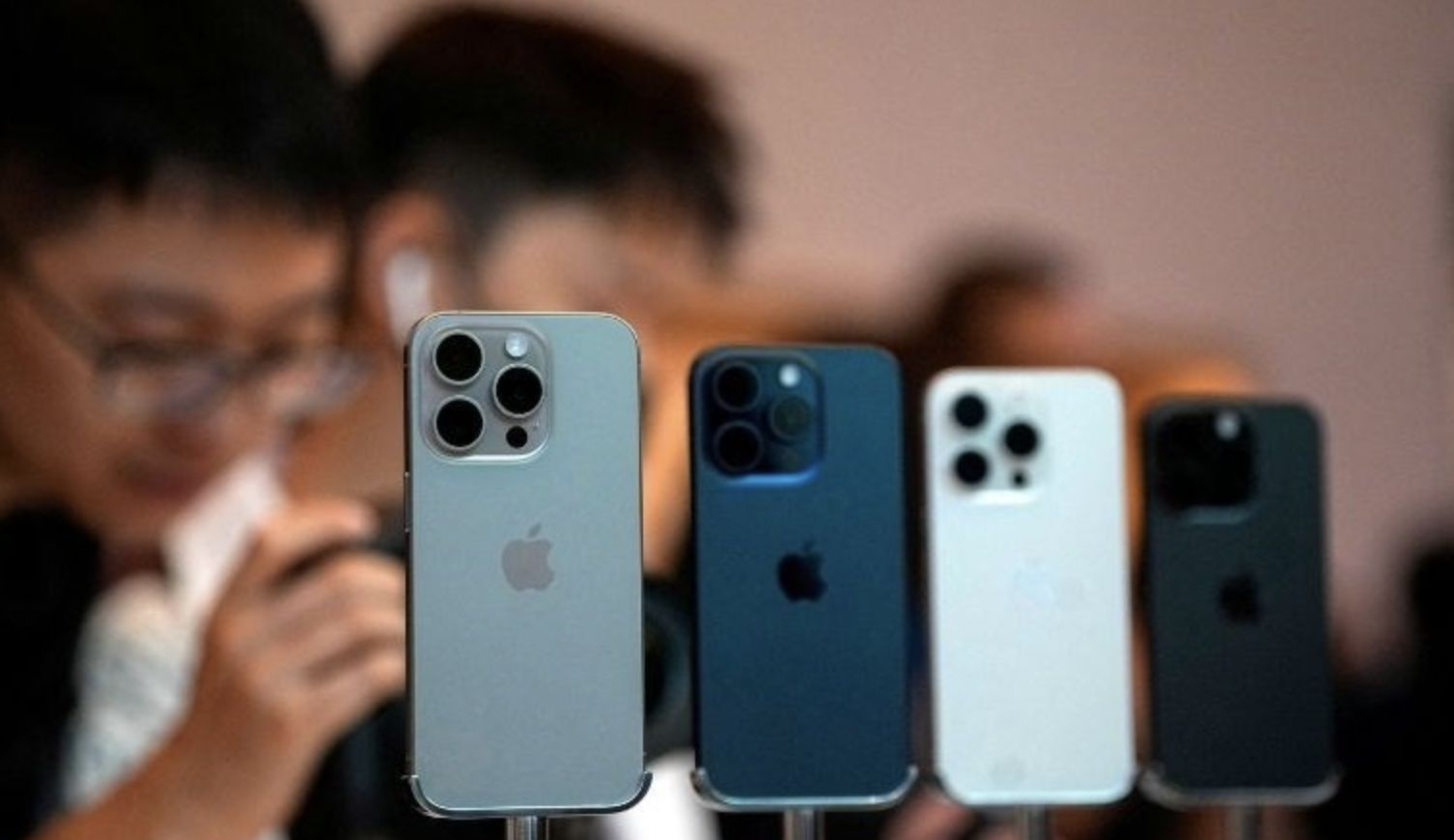 iPhone Ekranları Güneş Görünce Neden Kararıyor?