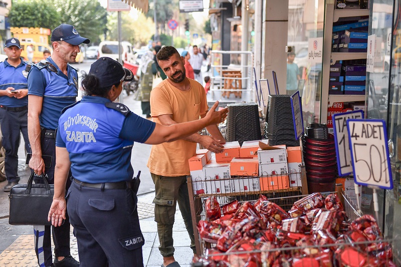 Büyükşehi̇r Zabita Eki̇pleri̇ Kenti̇n Dört Bi̇r Yaninda Deneti̇mde (6)