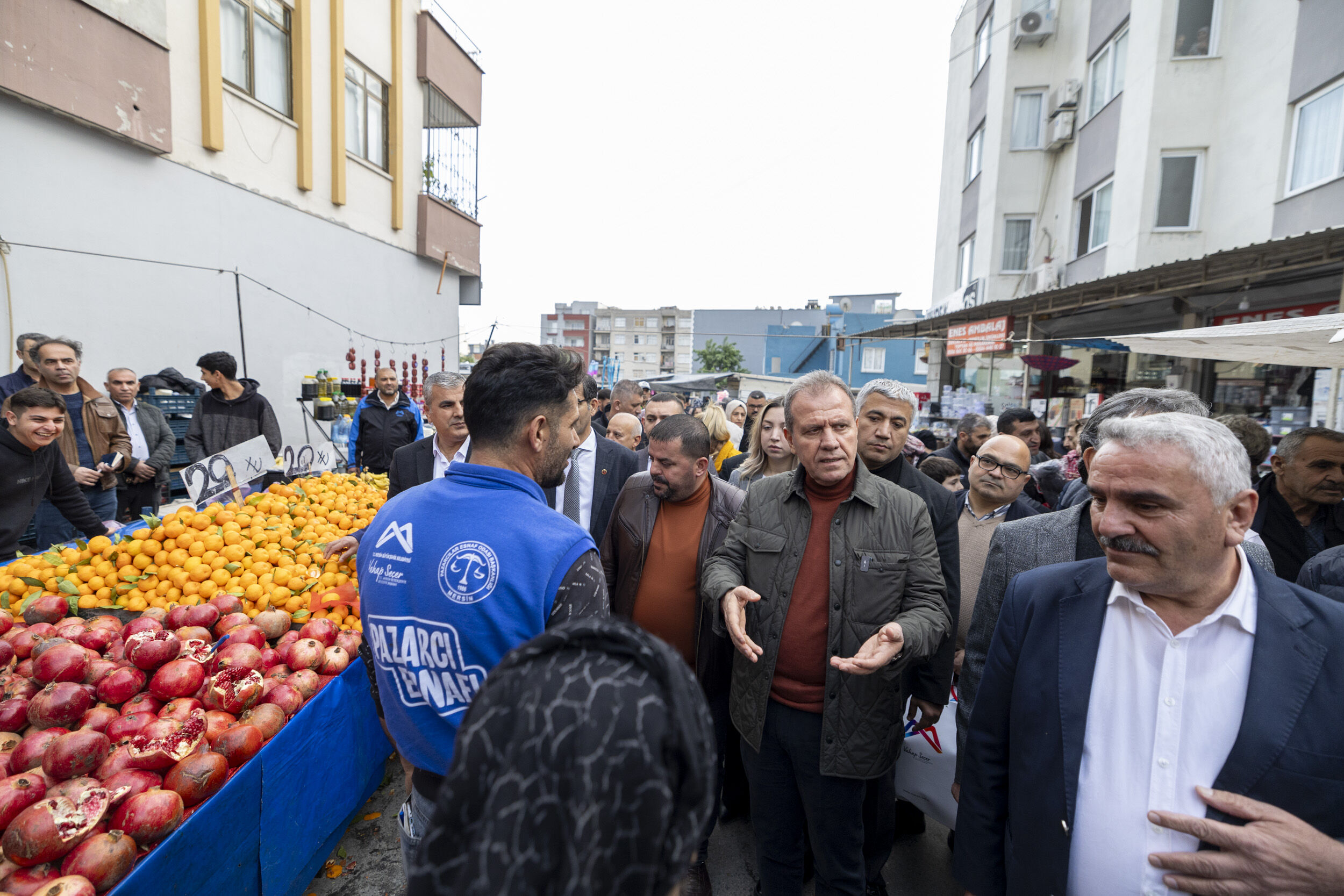 Başkan Seçer, Hal Mahallesi̇’nde Pazar Gezdi̇, Vatandaşi Di̇nledi̇ (9)