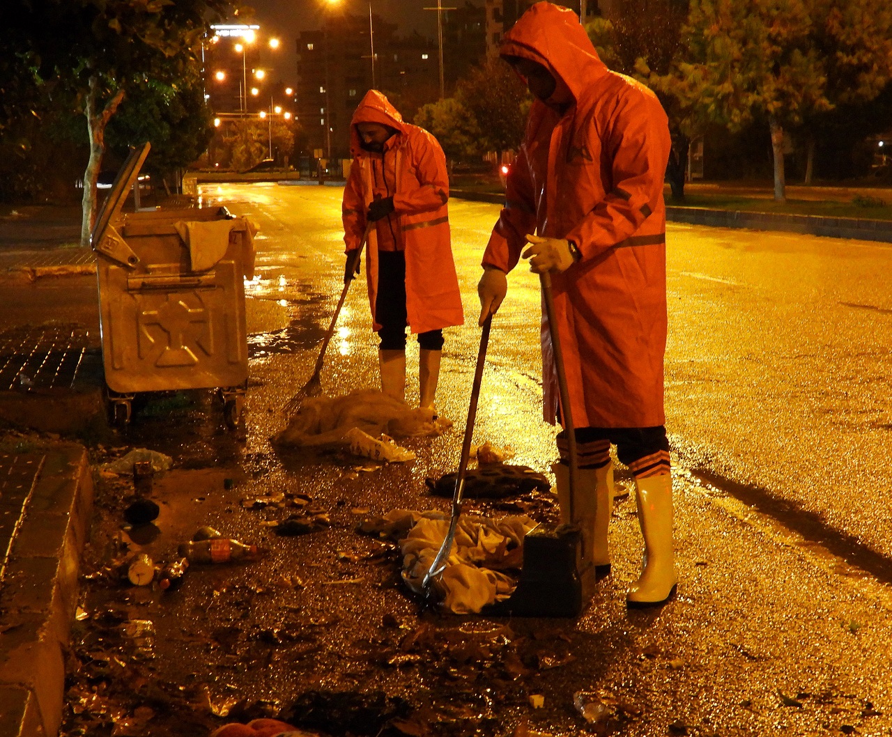 Mersi̇n Büyükşehi̇r Beledi̇yesi̇ Ve Meski̇ Eki̇pleri̇, Kuvvetli̇ Yağişlara Karşi Sahada (2)