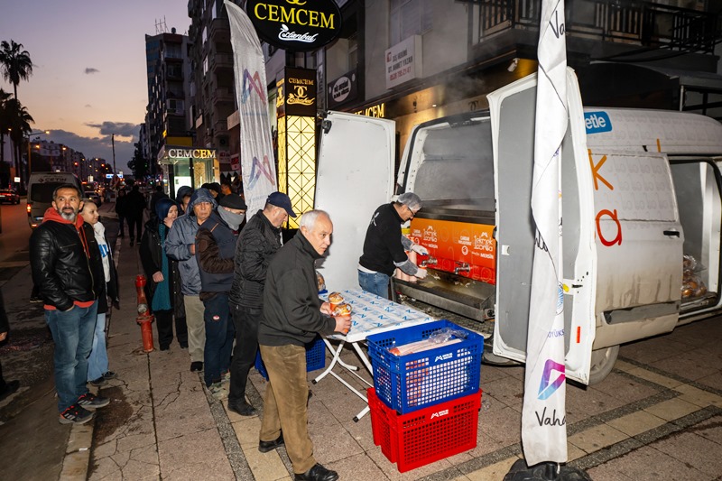 ‘1 Ekmek 1 Çorba’ İle Her Sabah Hem Kalpler Hem İçler Isiniyor (1)