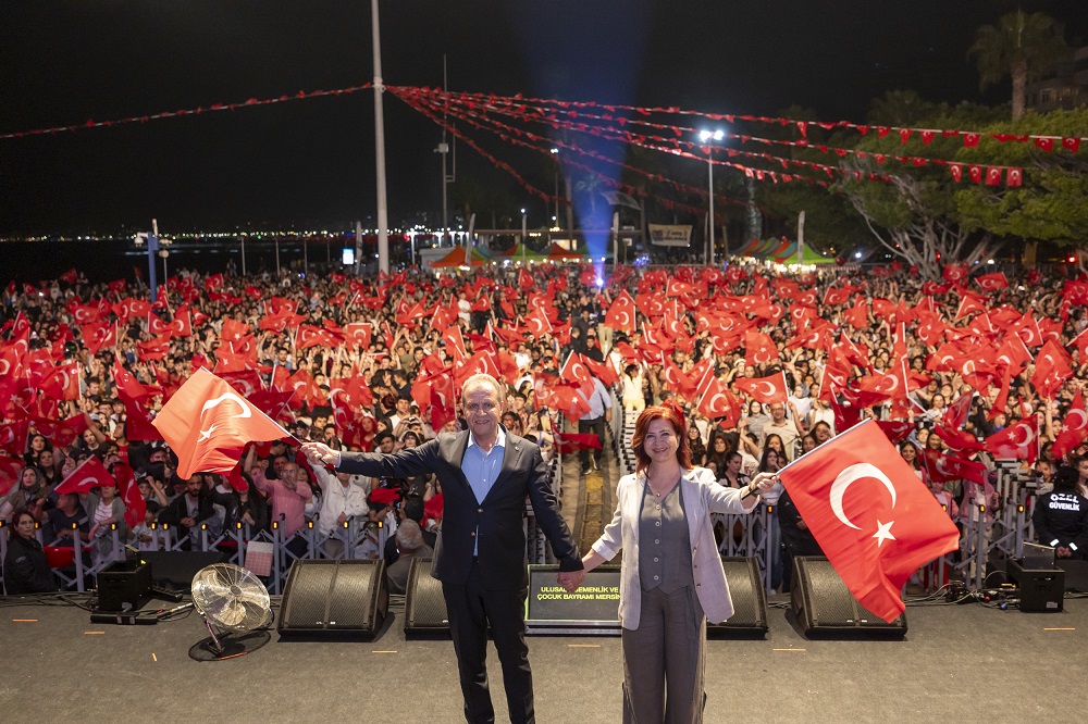 Başkan Seçer Ve Meral Seçer Ulusal Egemenli̇k Ve Çocuk Bayrami Konseri̇ne Katildi (1)