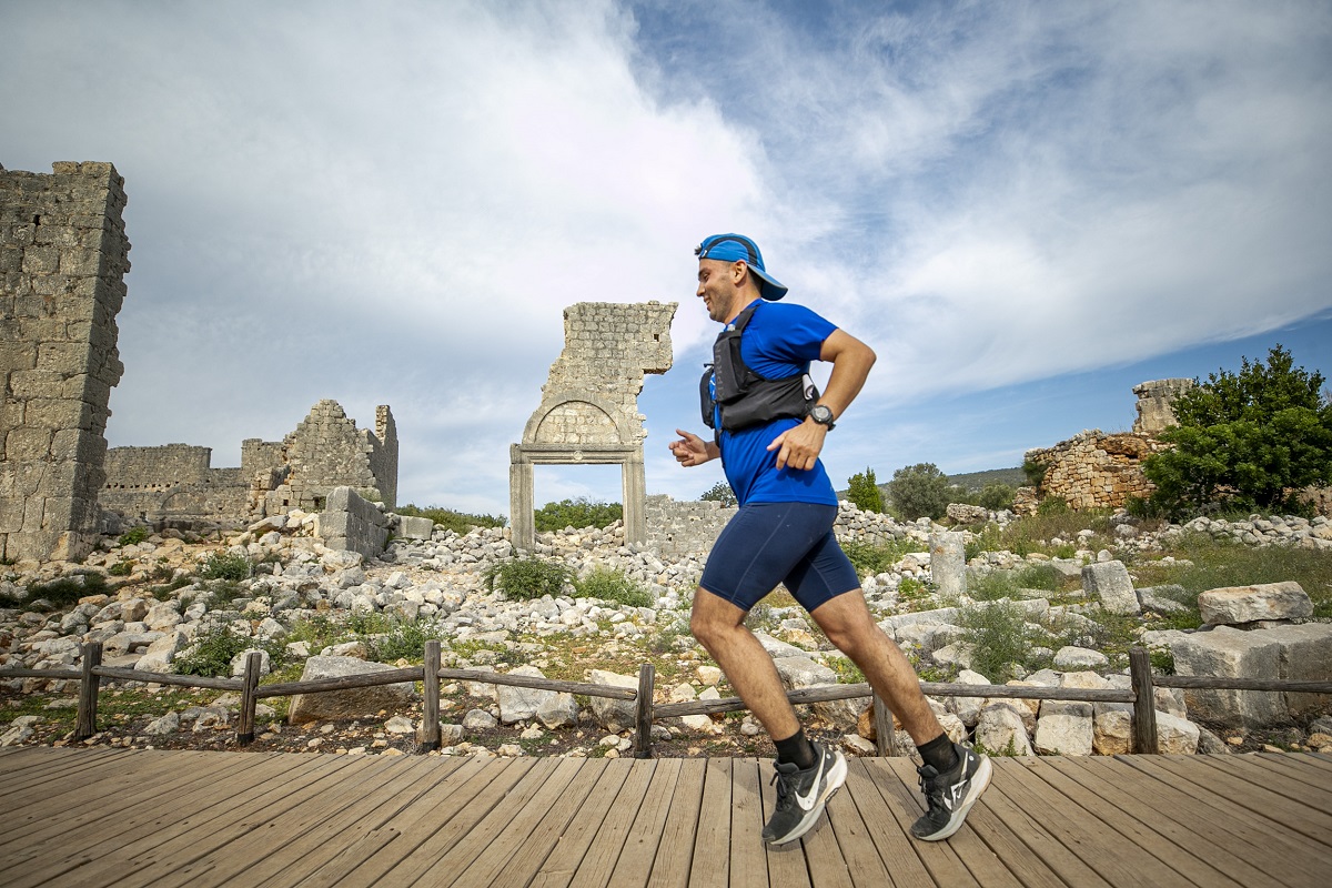 Başkan Seçer, ‘4. Uluslararasi Ki̇li̇kya Ultra Maratonu’nun Startini Verdi̇ (3)