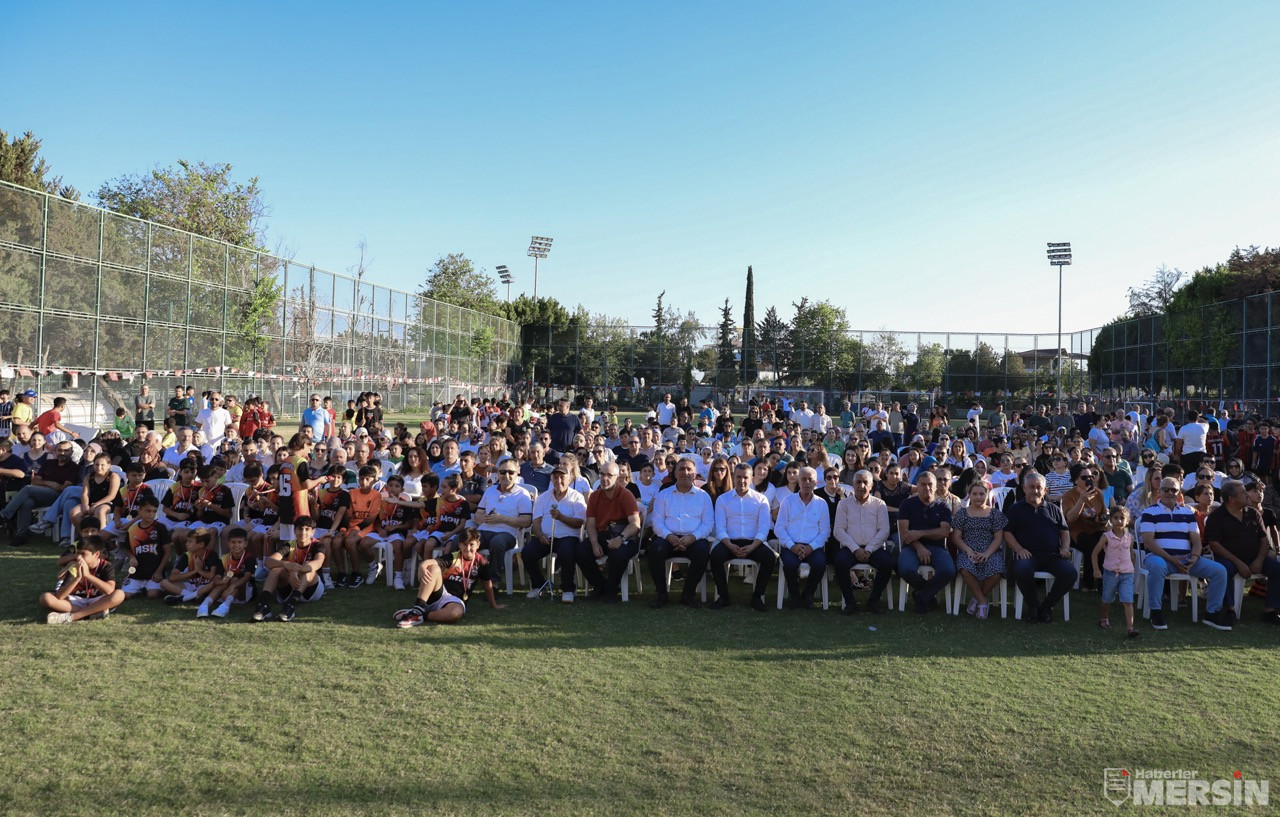 Büyük Büyükşehi̇r’i̇n ‘U 11 U 12 Futbol Şenli̇k Li̇gi̇’ Sona Erdi̇ (7)