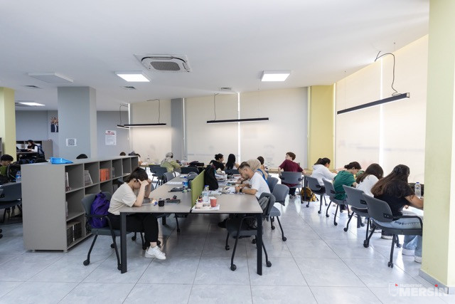 Orta Büyükşehi̇r Beledi̇yesi̇ Okuma Salonlari Yaz Boyunca Da Hi̇zmette (5)