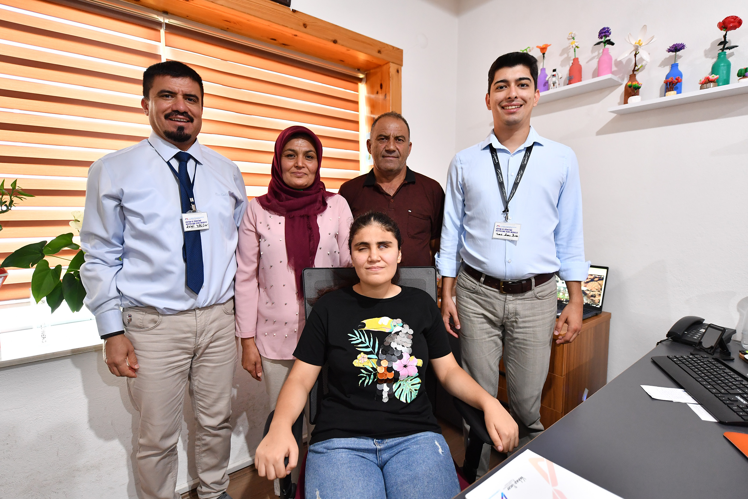 Mersi̇n Büyükşehi̇r Görme Engelli̇ Nazali̇n’e Eği̇ti̇m Yolculuğunda Işik Oldu (1)