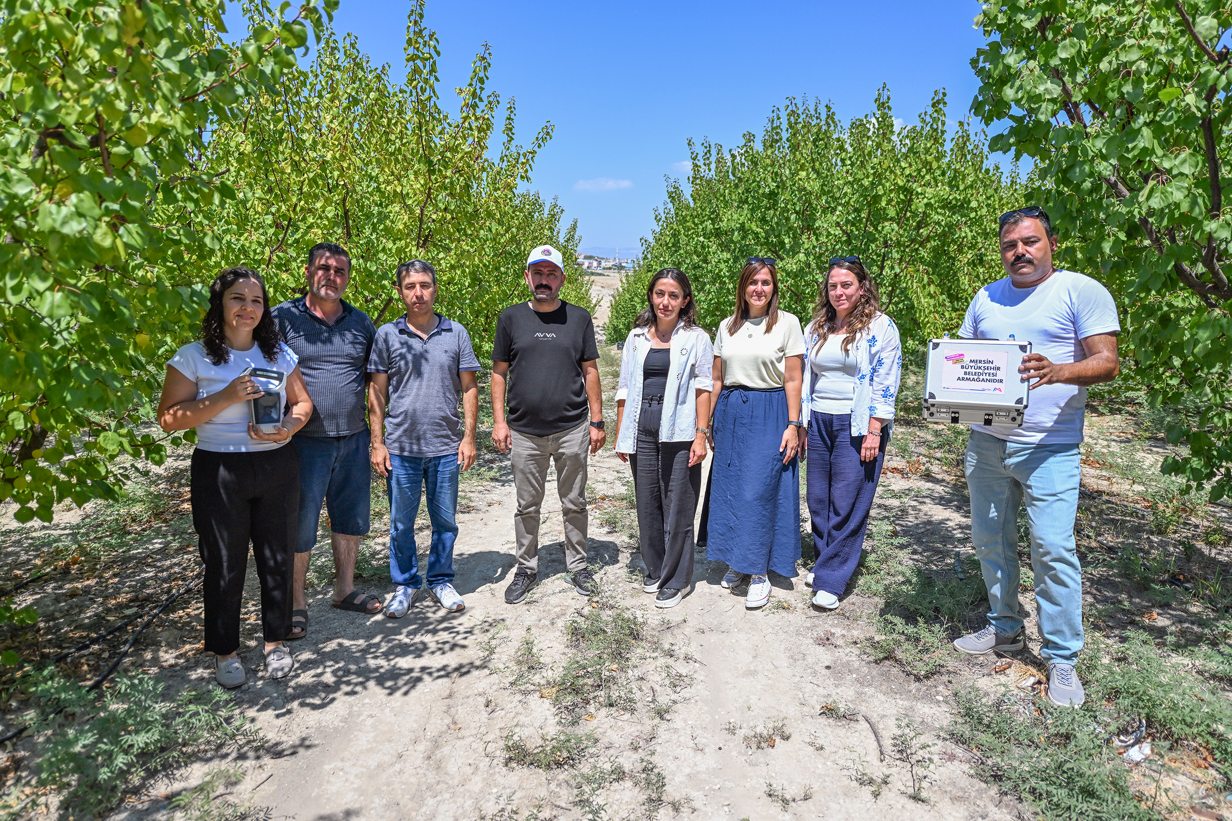 Mersi̇n Büyükşehi̇r’den Üreti̇ci̇lere Doğru Gübreleme İçi̇n ‘Toprak Anali̇z Ci̇hazi Desteği̇ Proje (