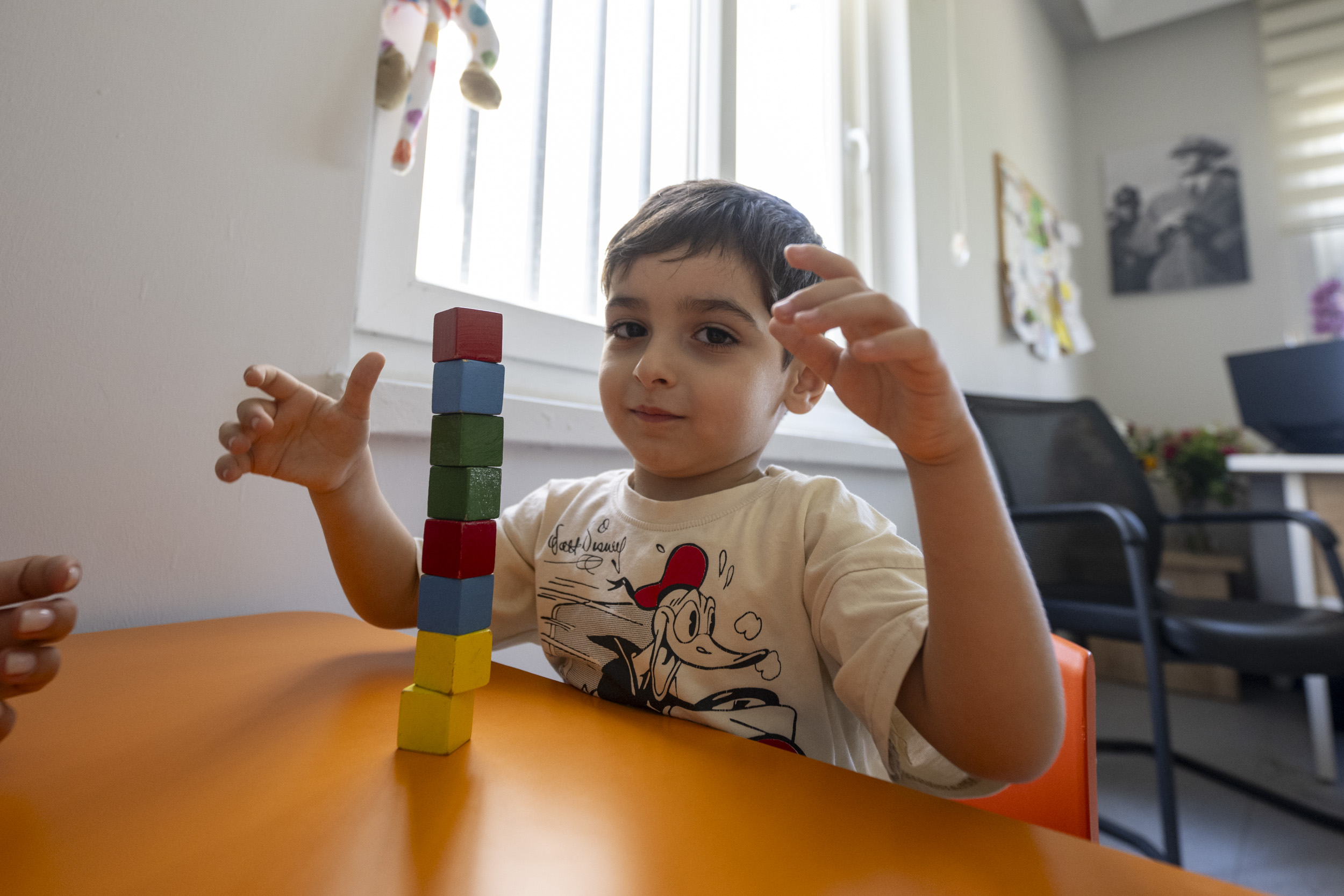 Büyükşehi̇r Oti̇zm Merkezi̇’nde Çocuklarin Geli̇şi̇mi̇ Yakindan Taki̇p Edi̇li̇yor (3)