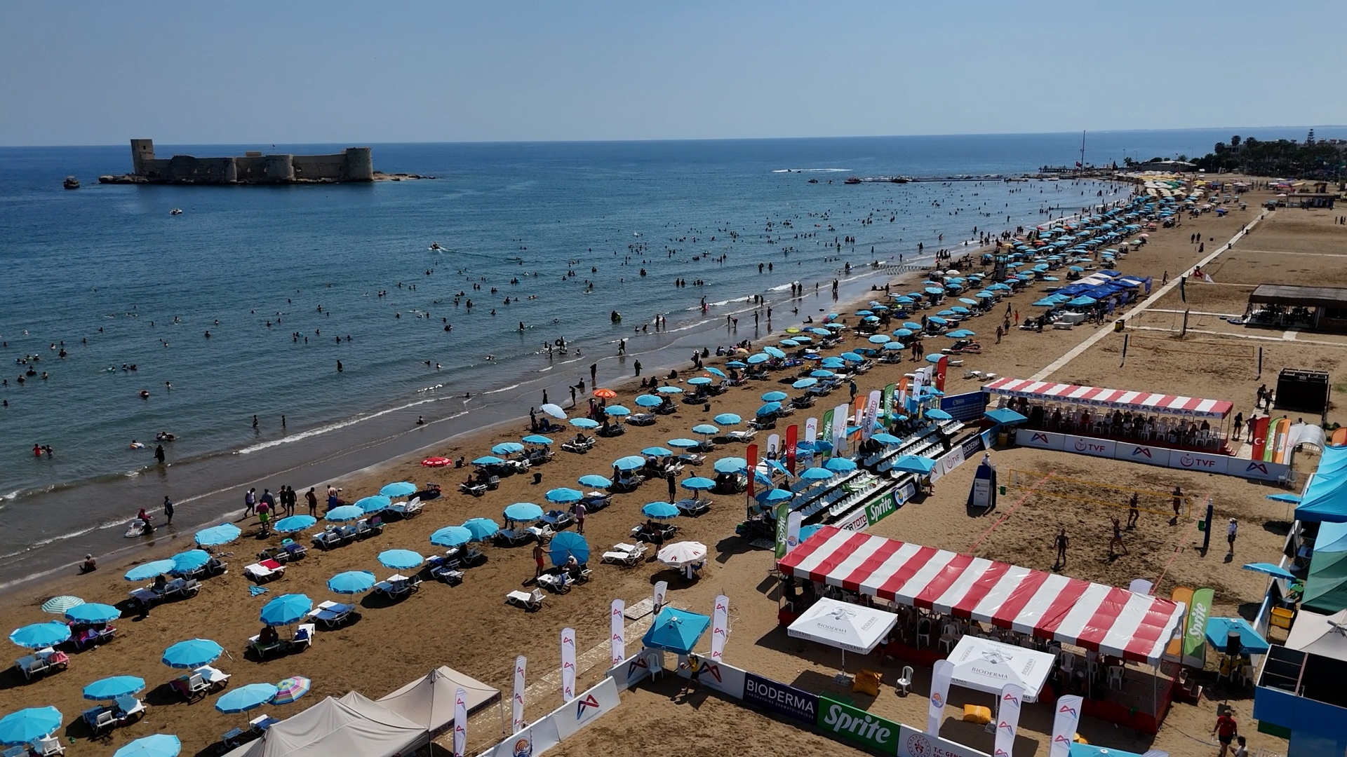 Şampi̇yon Takimlar Kizkalesi̇’nde Kupalarini Kaldirdi (2)